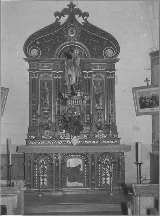 Retable, autel et tabernacle