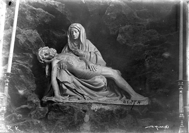 groupe sculpté : Vierge de Pitié, vue générale