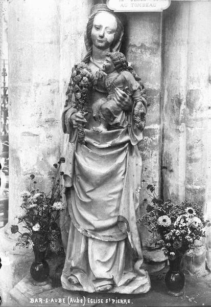 statue : Vierge à l'Enfant au bouquet, vue générale