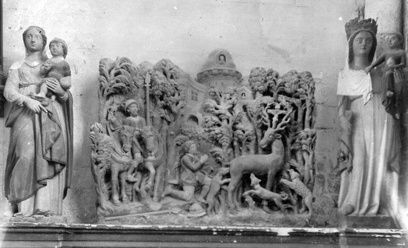 haut-relief : Chasse de saint Hubert, statues : Vierge à l'enfant, vue générale