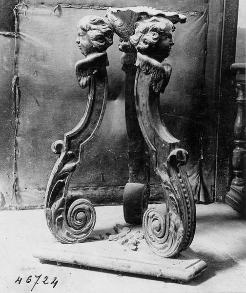 crédence (ancien pied de lutrin), vue générale