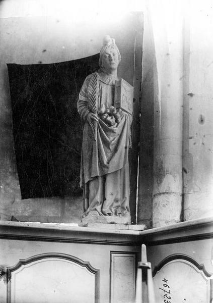 statue : saint Etienne, vue générale