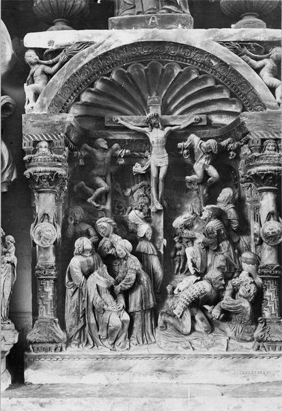 retable (relief) : Crucifixion, vue générale