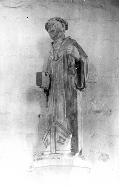 statue : saint Léonard de Corbigny abbé, vue générale