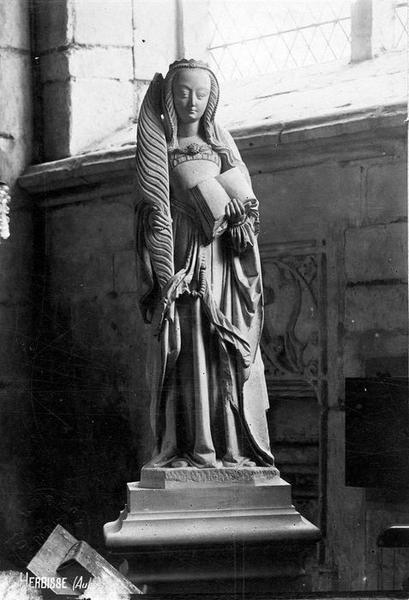 statue : sainte martyre, vue générale