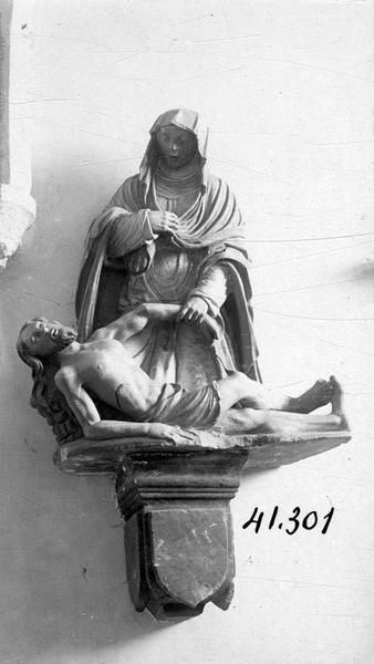 groupe sculpté : Vierge de Pitié, vue générale