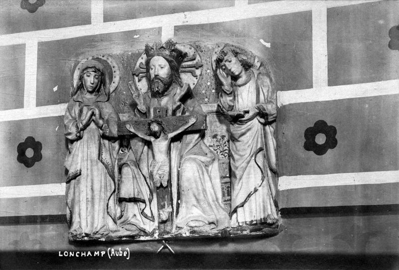 bas-relief : Christ en croix soutenu par le Père éternel avec la Vierge et saint Jean, vue générale - © Ministère de la Culture (France), Médiathèque du patrimoine et de la photographie (objets mobiliers), tous droits réservés