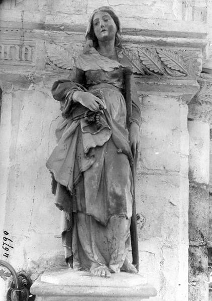 statue : sainte Syre (?), vue générale