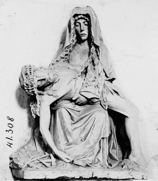 groupe sculpté : Vierge de Pitié, vue générale