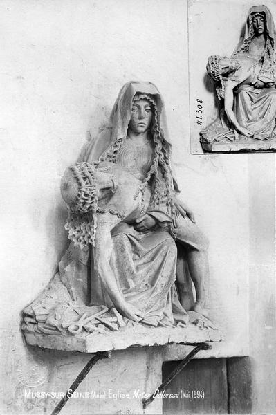 groupe sculpté : Vierge de Pitié, vue générale