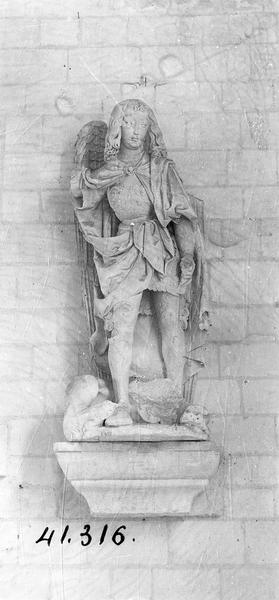 groupe sculpté : saint Michel, vue générale