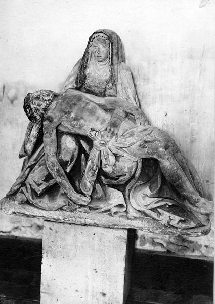 groupe sculpté : Vierge de Pitié, vue générale