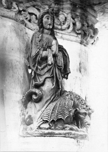 statue : sainte Marguerite, vue générale