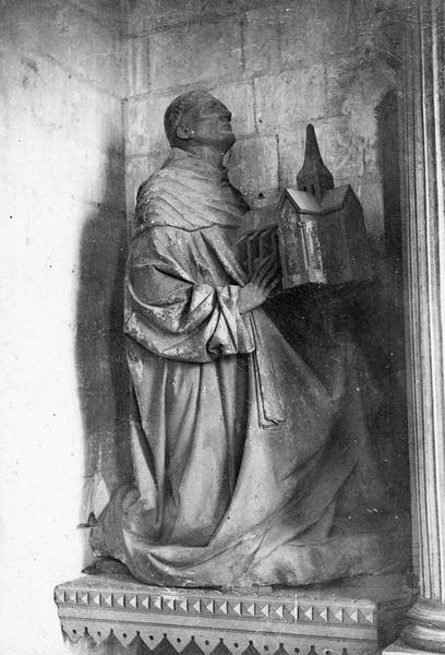 statue : Saint Bernard présentant l'abbaye de la Pitié à la Vierge, vue générale