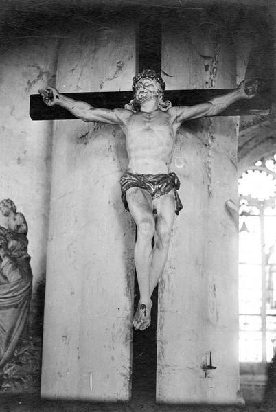 Statue (crucifix) : Christ en croix