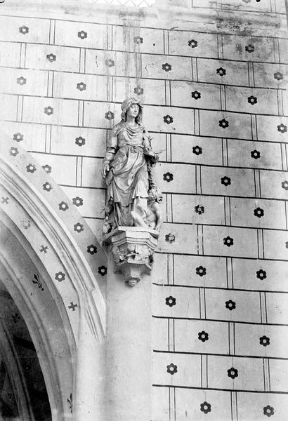 statue : sainte Brigitte, vue générale