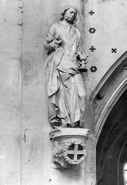 statue : saint Jean, vue générale