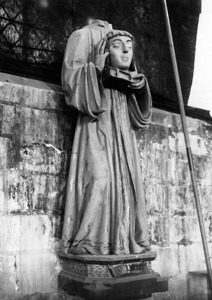 statue : saint Parres portant sa tête, vue générale