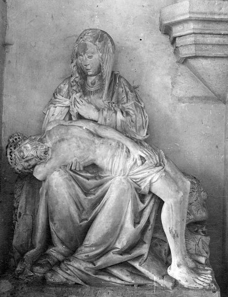 groupe sculpté : Vierge de Pitié, vue générale - © Ministère de la Culture (France), Médiathèque du patrimoine et de la photographie (objets mobiliers), tous droits réservés