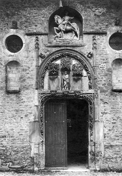 statue équestre : saint Thibault, statue : Christ de pitié, vue générale