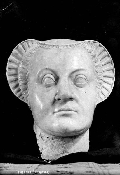 gisant sculpté de Louise de Coligny, détail