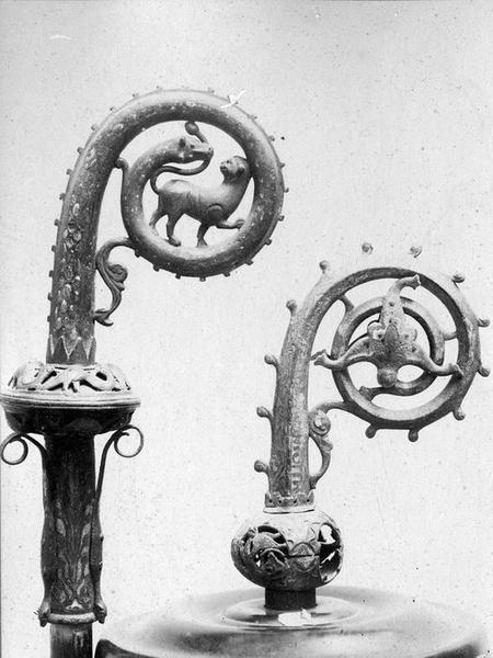 crosses pastorales de l'évêque Hervée et de l'évêque Nicolas de Brie, vue générale