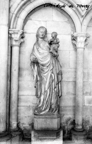 statue : Vierge à l'Enfant, vue générale