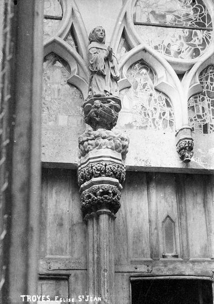 statue : religieux priant, vue générale - © Ministère de la Culture (France), Médiathèque du patrimoine et de la photographie (objets mobiliers), tous droits réservés