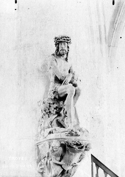 statue : Christ de Pitié, vue générale