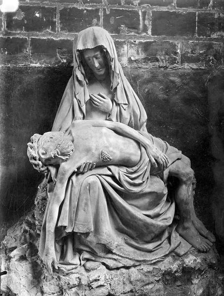 groupe sculpté : Vierge de Pitié, vue générale - © Ministère de la Culture (France), Médiathèque du patrimoine et de la photographie (objets mobiliers), tous droits réservés