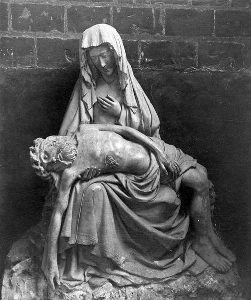 groupe sculpté : Vierge de Pitié, vue générale