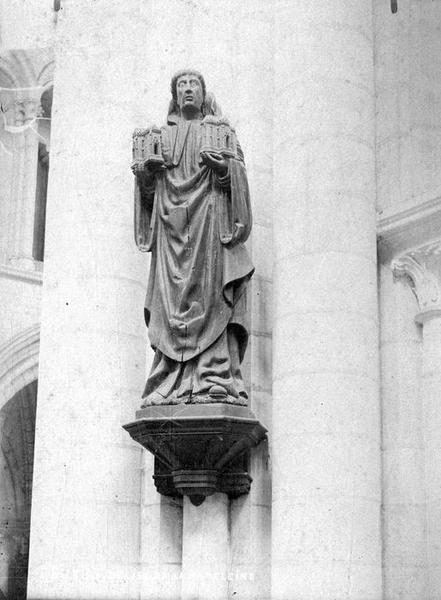 statue : saint Robert, vue générale