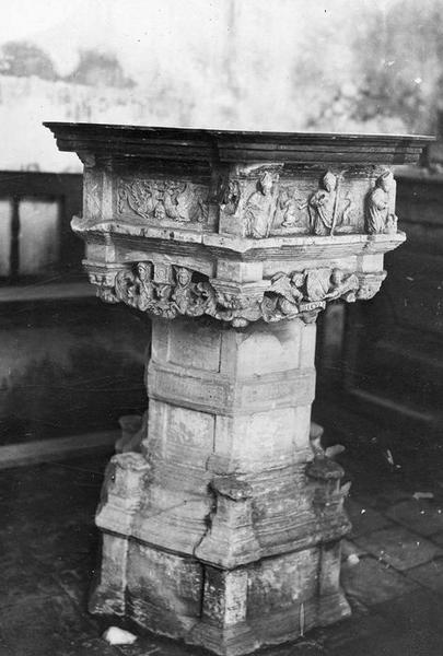 fonts baptismaux, vue générale