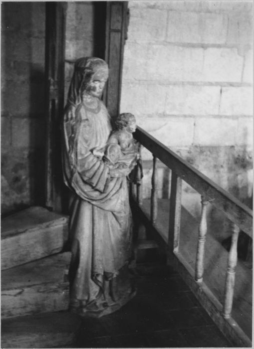 Statue : Vierge à l'Enfant