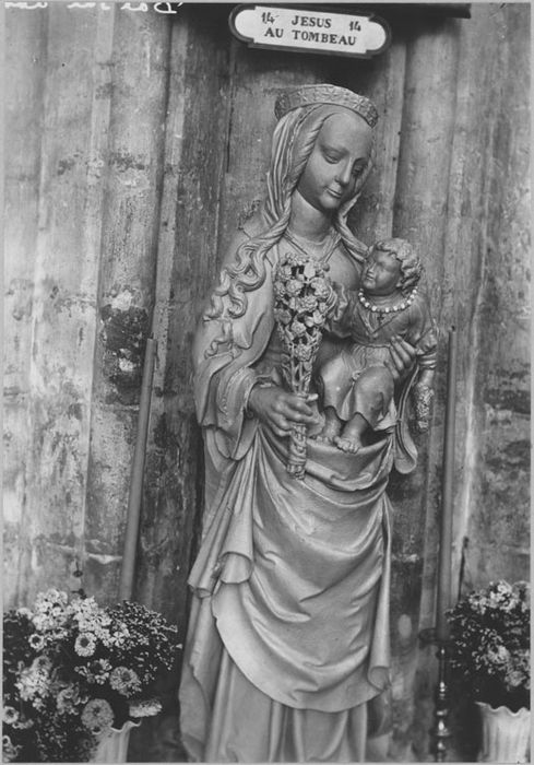 Statue : Vierge à l'Enfant au bouquet