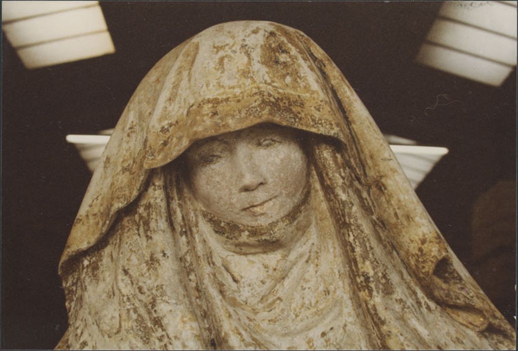 Groupe sculpté : Vierge de Pitié, détail (visage de la Vierge)