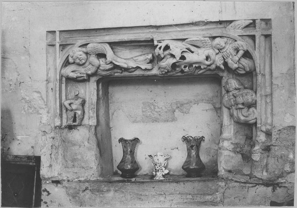 Lavabo en niche (anciennement connu sous le nom « piscine de la chapelle sud »)