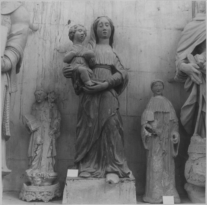 Statue : Vierge à l'Enfant