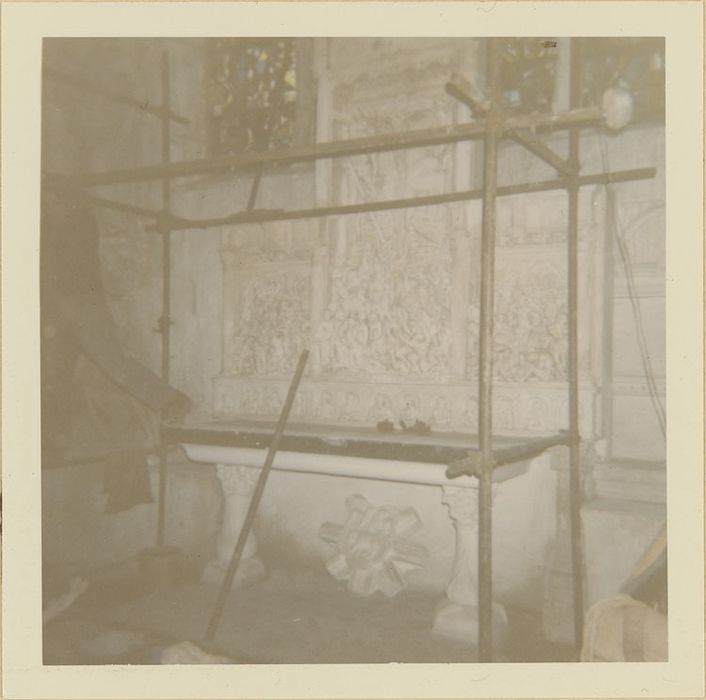 Retable de la Passion : Crucifixion, en cours de restauration