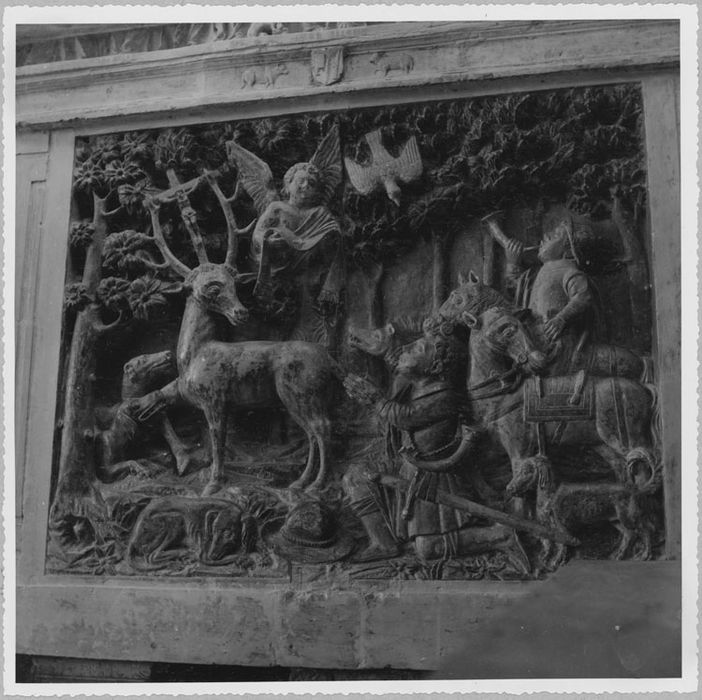 Retable (bas-relief) : Saint Hubert, après restauration