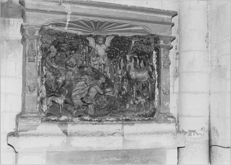 Haut-relief : Chasse de saint Hubert, avant restauration