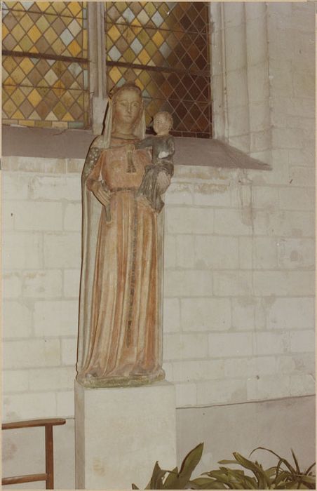 Statue : Vierge à l'Enfant, après restauration (1975)