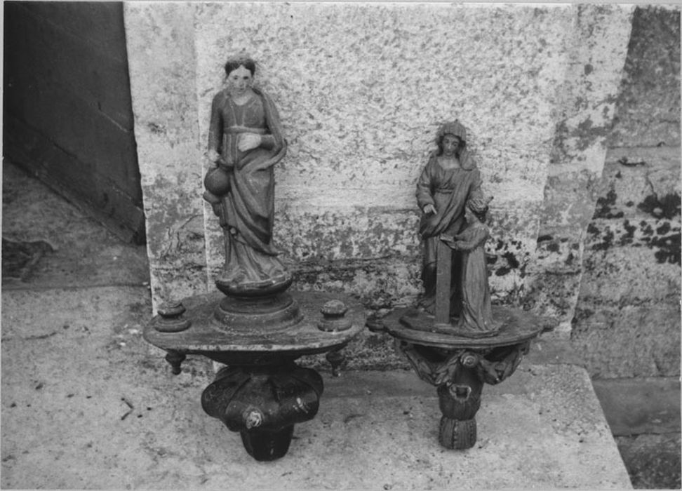 2 bâtons de procession de confrérie : Sainte Germaine, sainte Anne