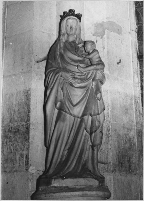 Statue : Vierge à l'Enfant