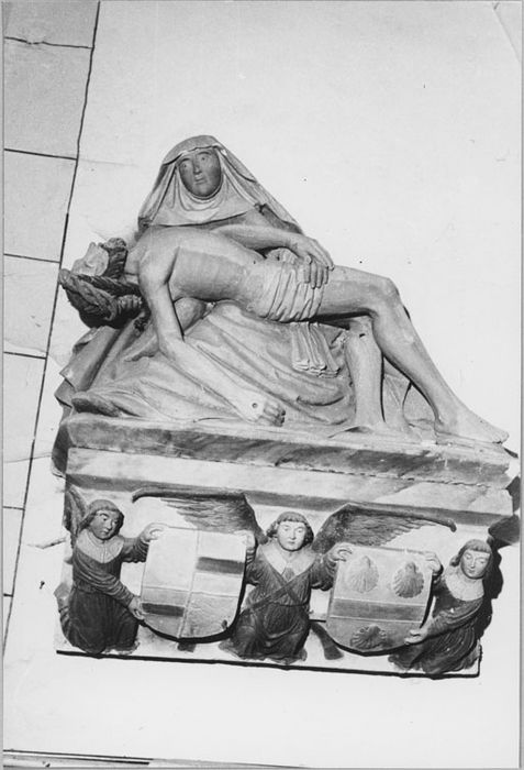 Groupe sculpté : Vierge de Pitié