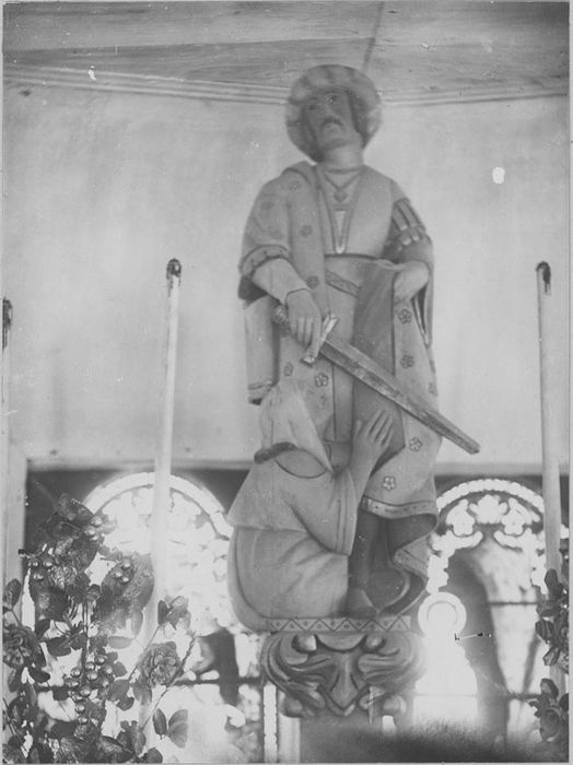Statue : Saint Martin partageant son manteau