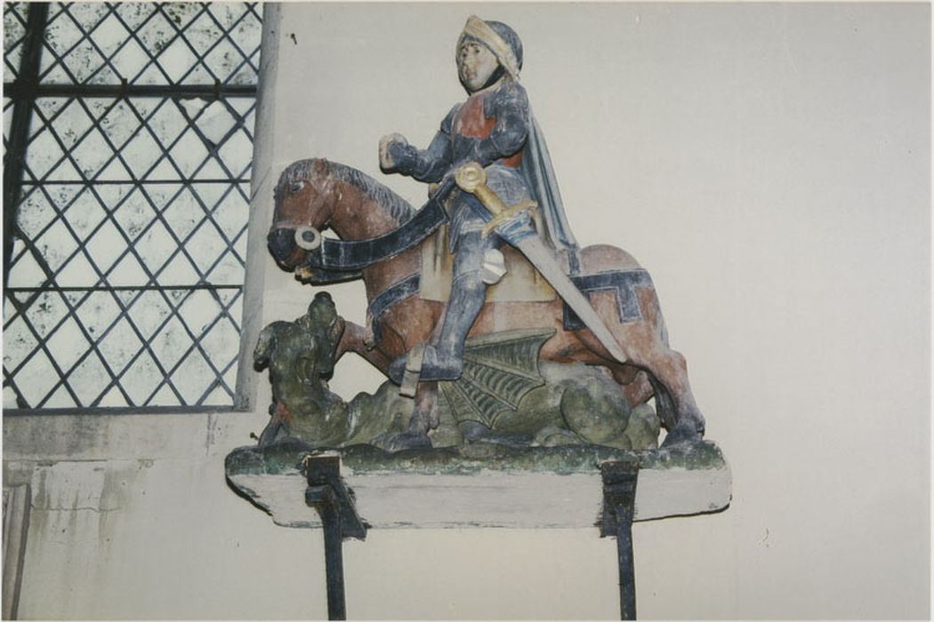 statue équestre : Saint Georges terrassant le dragon, avant restauration (2003)
