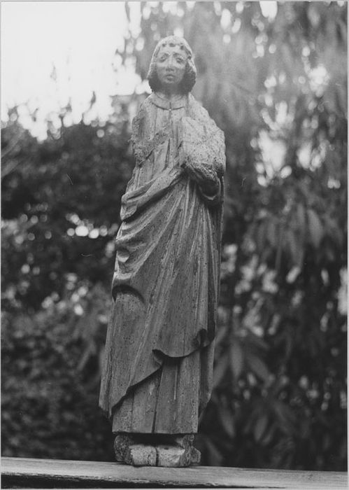 Calvaire de poutre de gloire, statue de saint Jean, après restauration (1979)