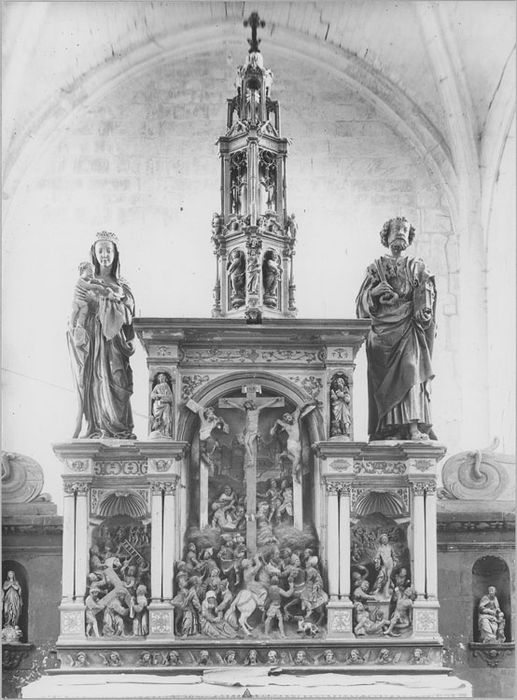 Retable ; Statues : Vierge à l'Enfant ; Saint Pierre