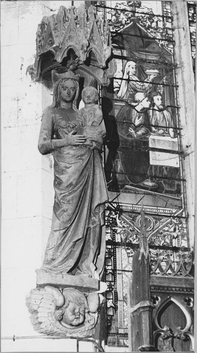 Statue : Vierge à l'Enfant